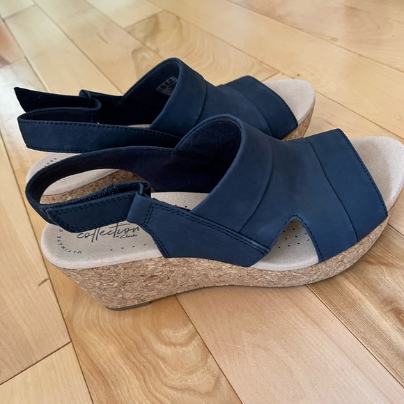 Clarks Annadel Ivory Navy Nubuck Sandals - Picture 5 of 8